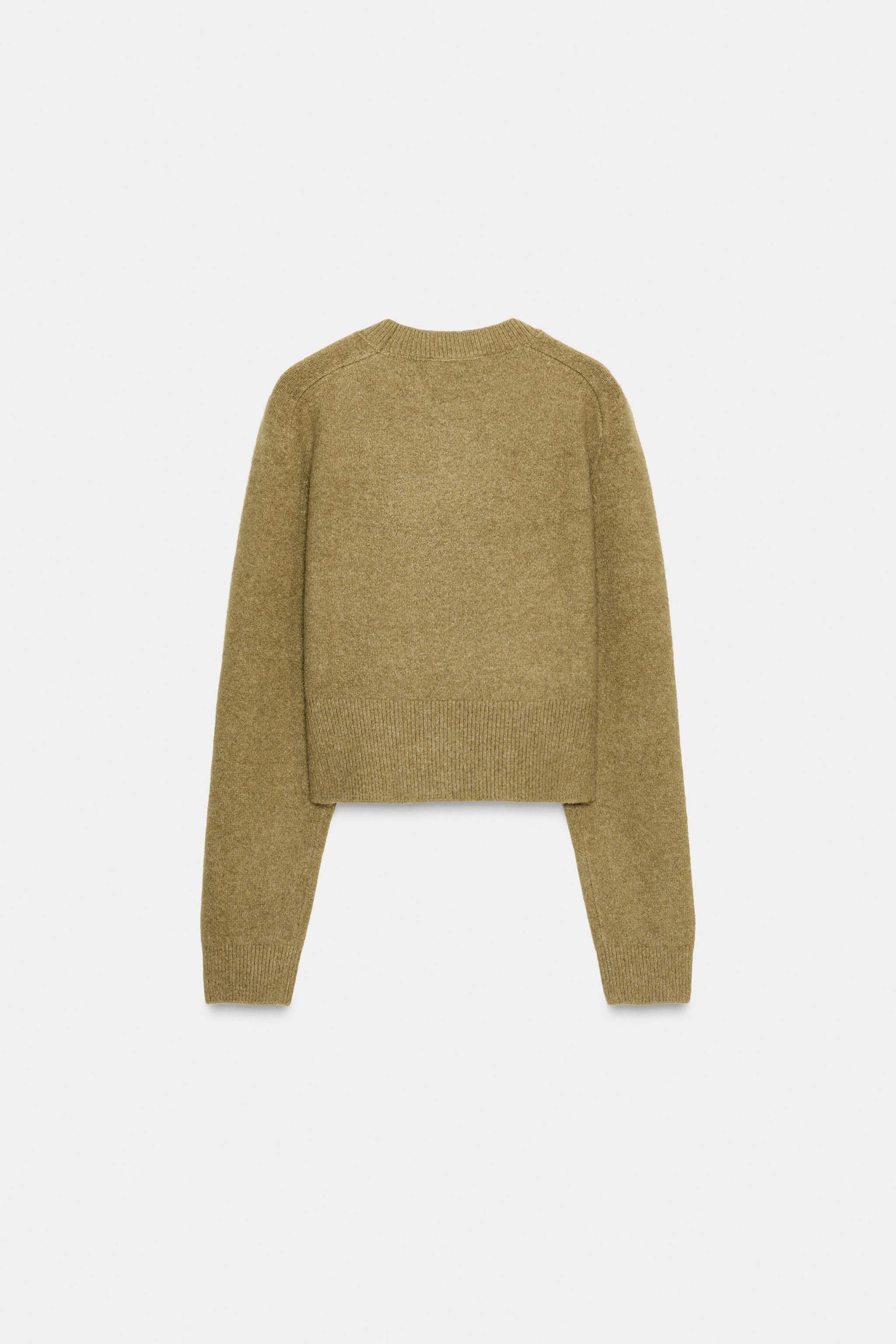 SOFT KNIT SWEATER